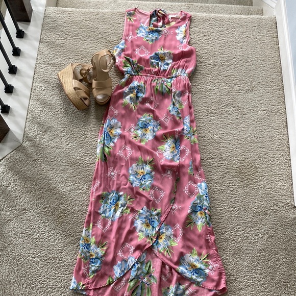 Dresses & Skirts - Pink Floral Maxi Dress